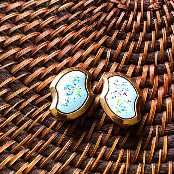 Vintage 1950s Copper and Confetti Enamel Clip On Earrings - Picture 3 of 5